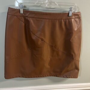 MangoPop brand, size XL, faux leather skirt, back zipper